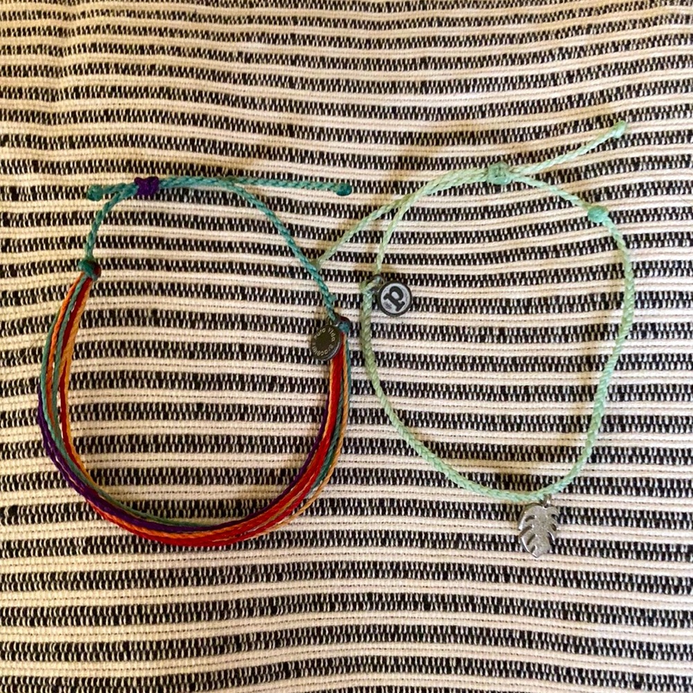 Set of two Pura Vida bracelets